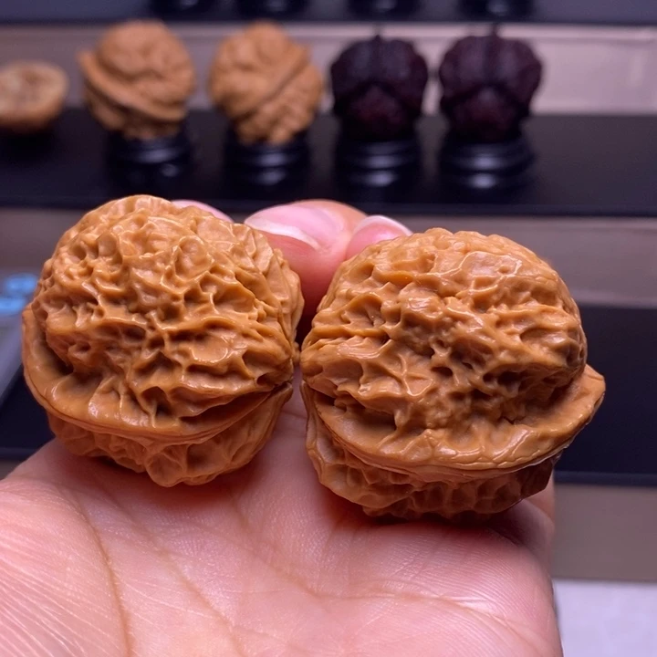 文玩核桃把件碧波金蟾35