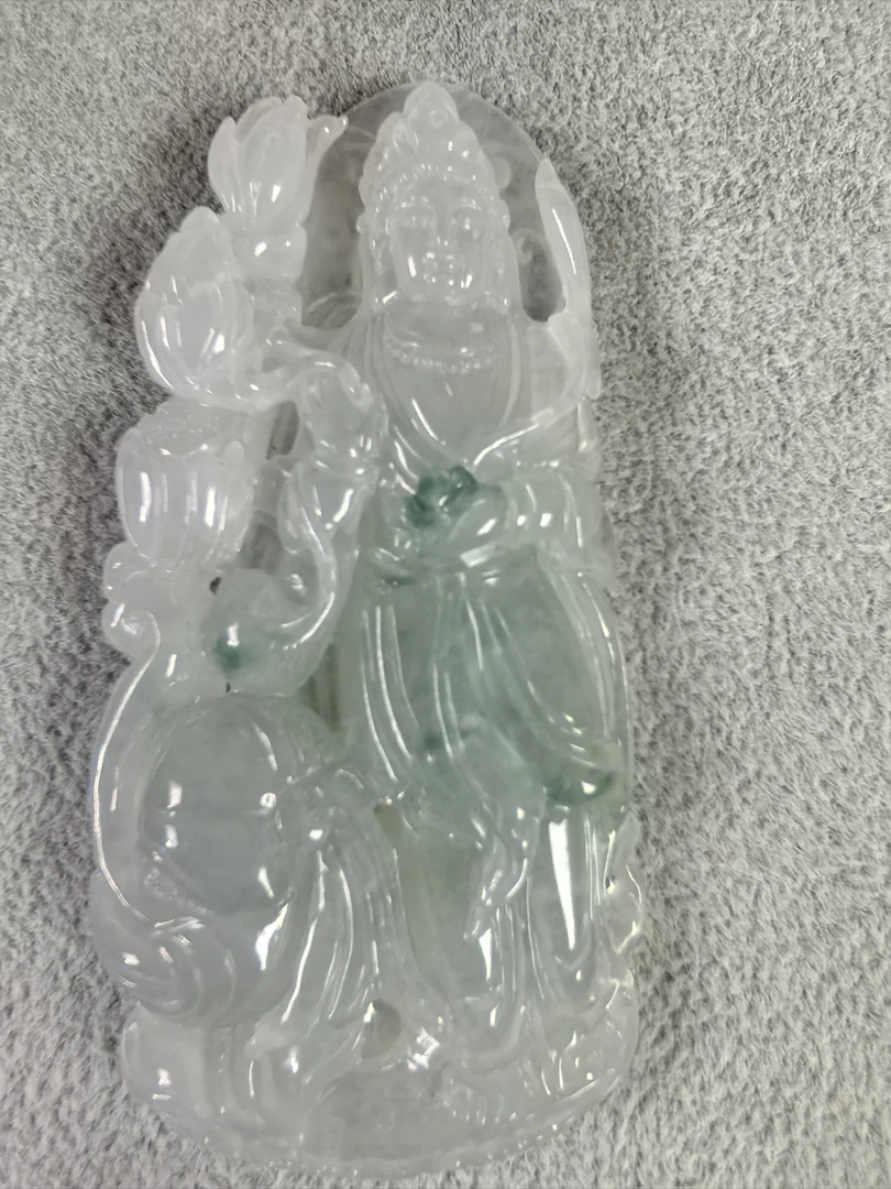 飘花站观音，天然A货翡翠细糯冰种。