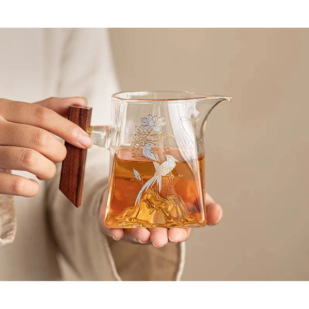 喜上眉肖玻璃木把公道分茶器K F21