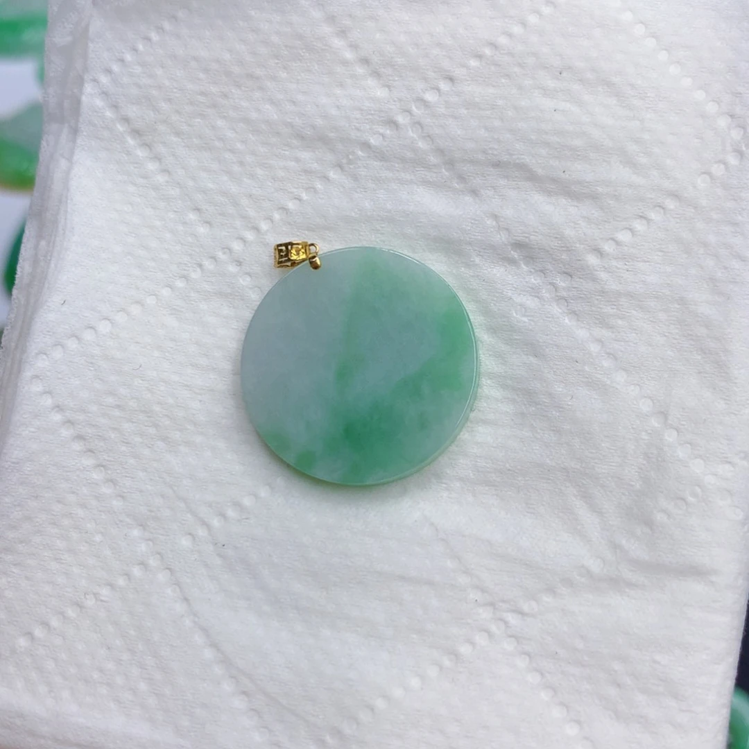 翡翠18K金镶嵌颈饰翡翠