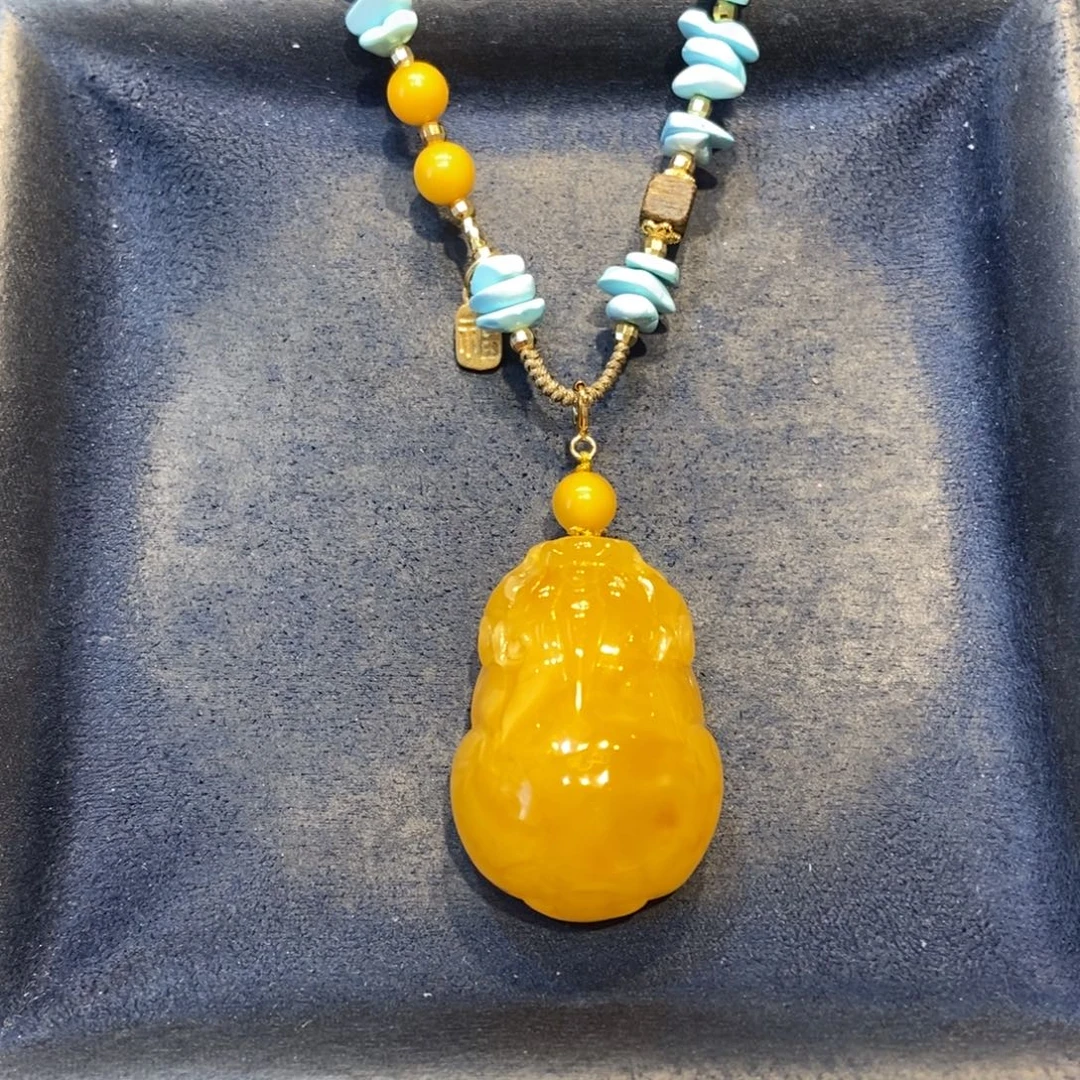 琥珀未镶嵌颈饰蜜蜡