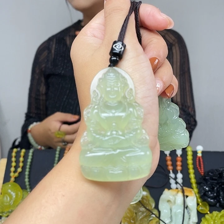 未镶嵌蛇纹石玉颈饰