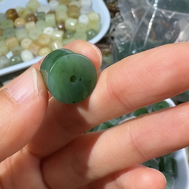 豆***豆和田玉（碧玉）未镶嵌颈饰