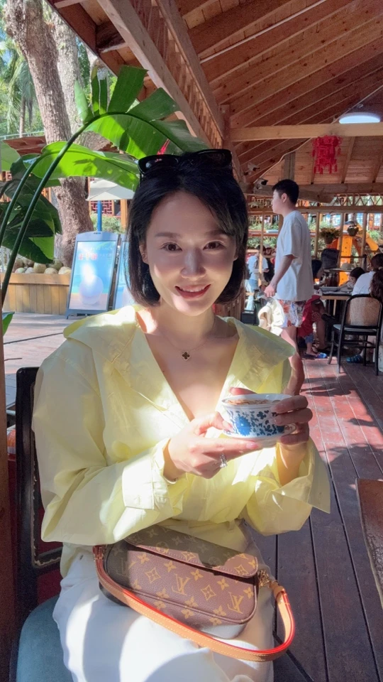 小鸡黄连帽宽松版衬衫