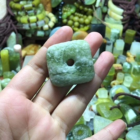 未镶嵌岫玉吊坠岫