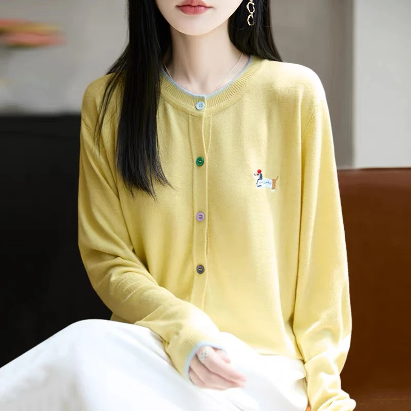 2025秋季新款卡通腊肠狗刺绣彩扣温柔减龄针织开衫女毛衣外套上衣