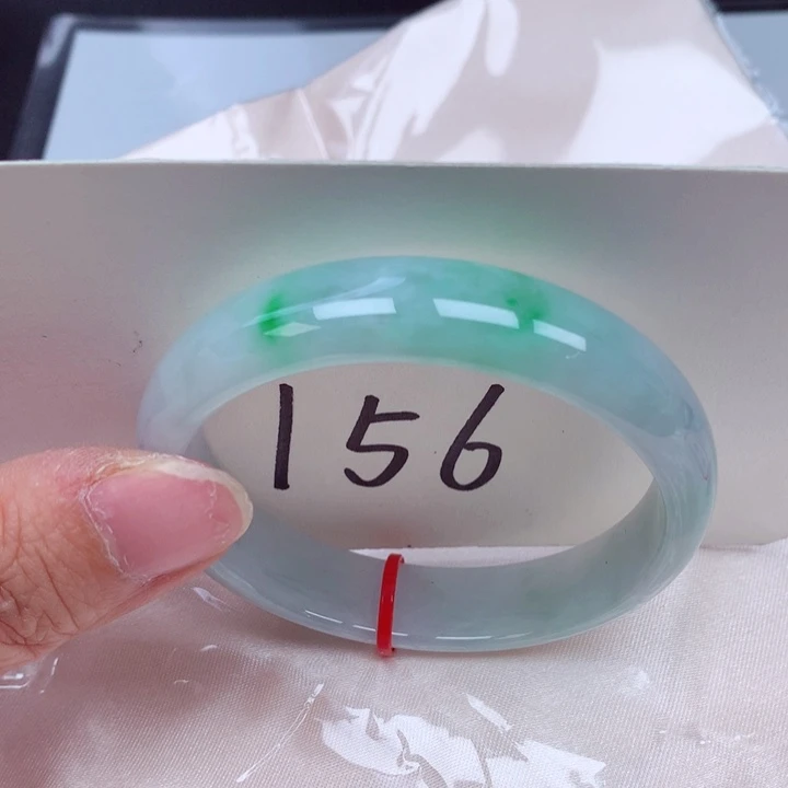 翡翠手镯未镶嵌翡翠