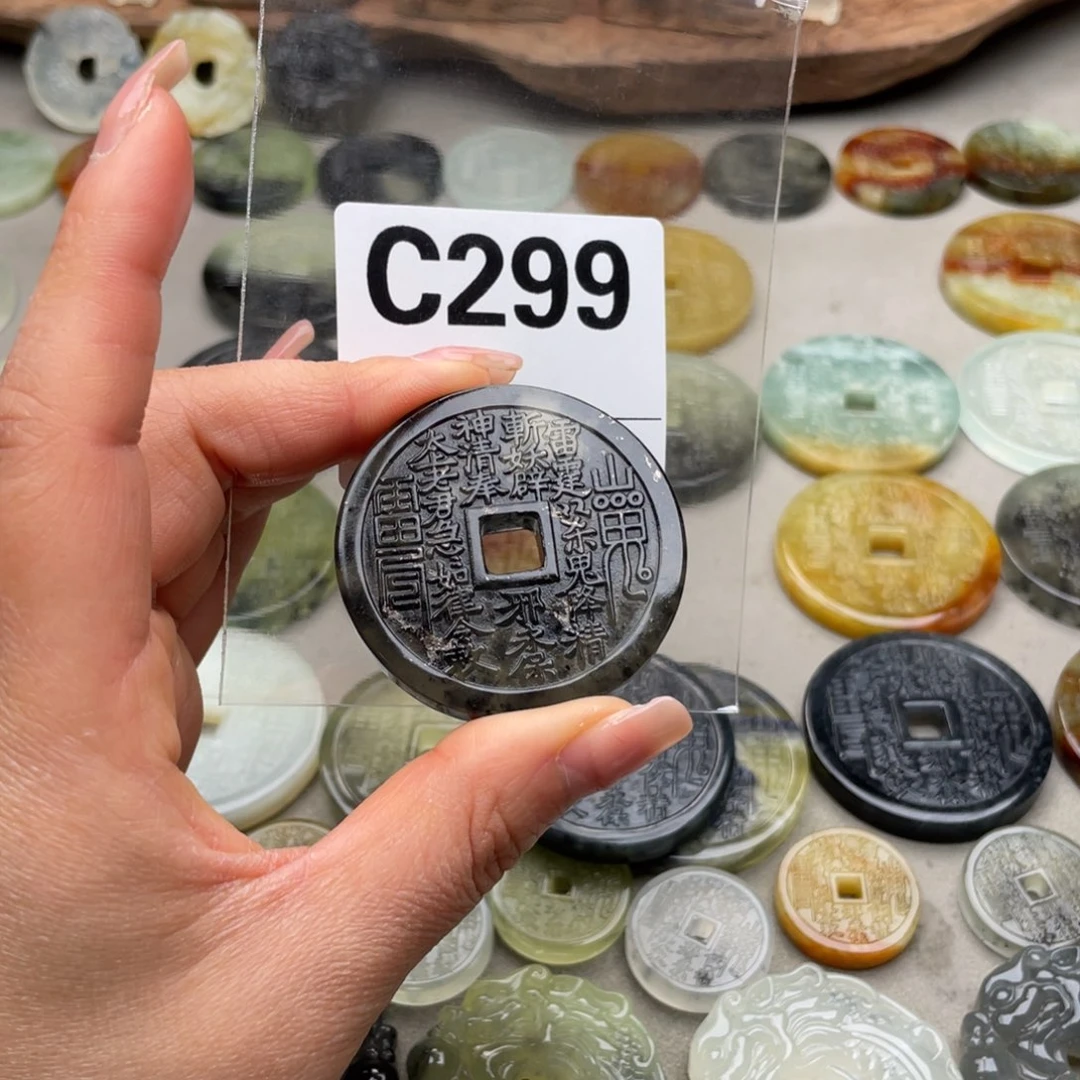 蛇纹石玉颈饰未镶嵌转****眸