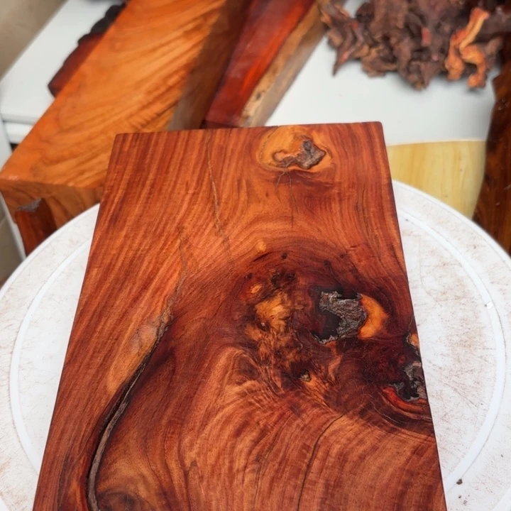 大叶紫檀（黑酸枝木类）