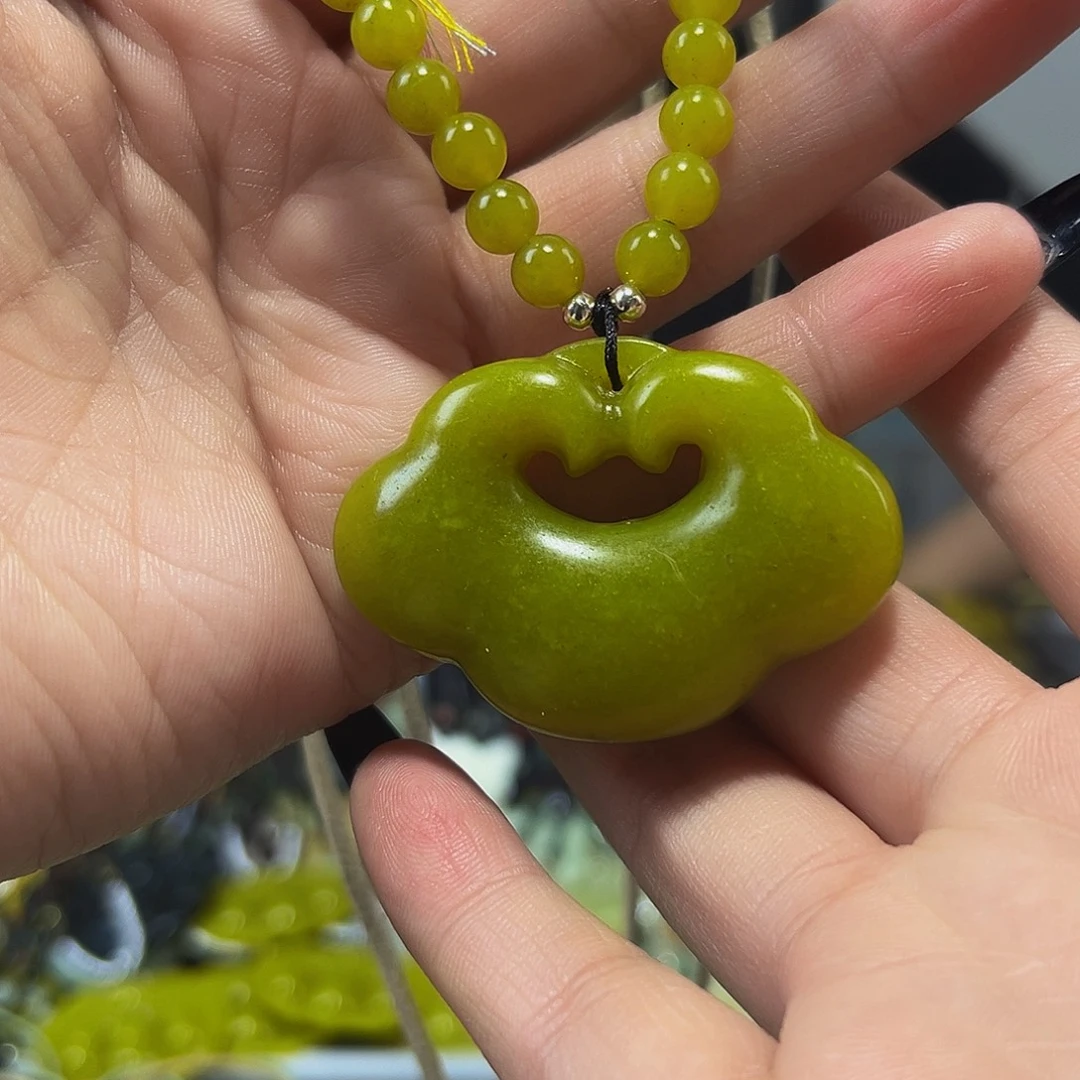 蛇纹石玉未镶嵌颈饰