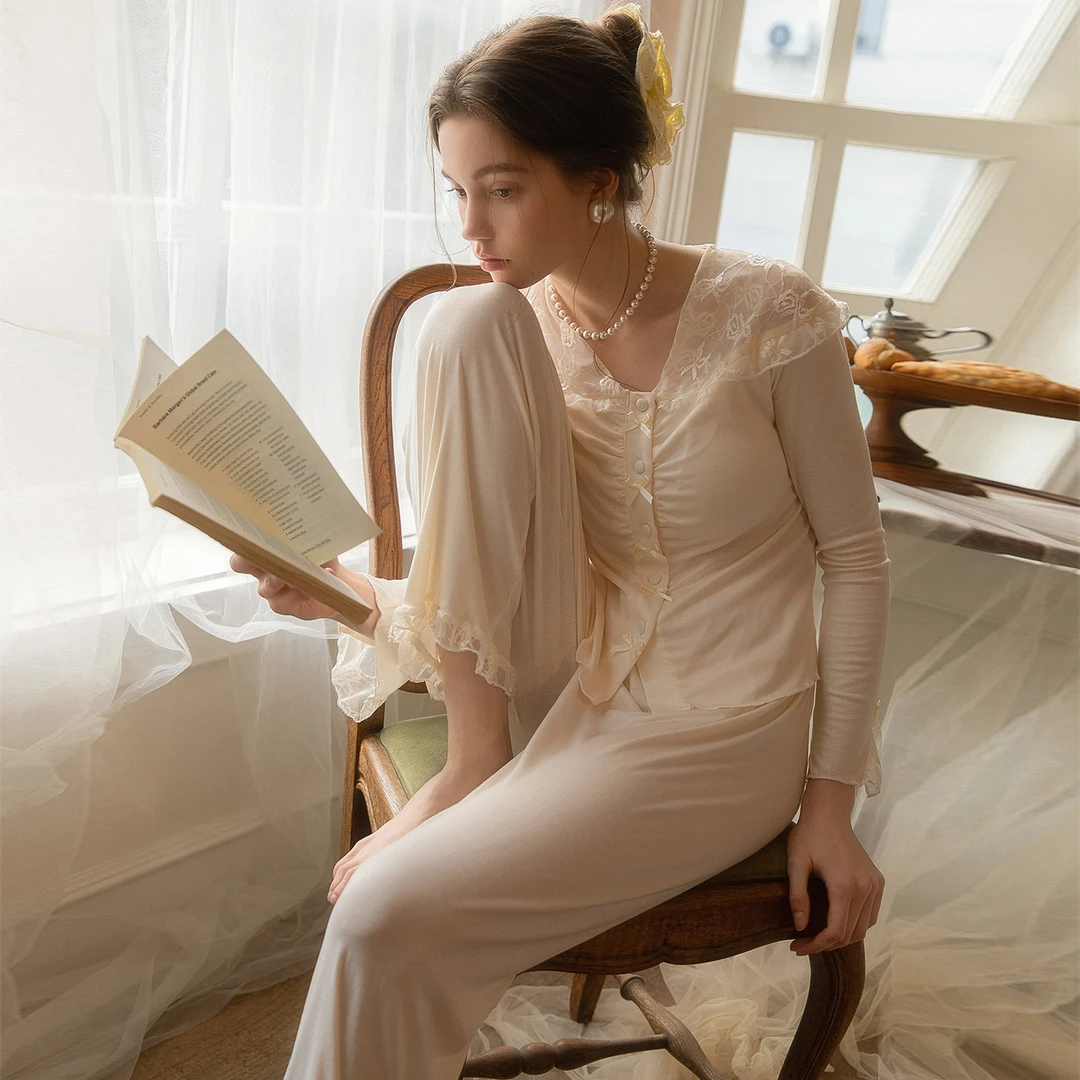 PAVENATNO/巴韦那奇法风睡衣女带胸垫蕾丝莫代尔长袖V领家居套装