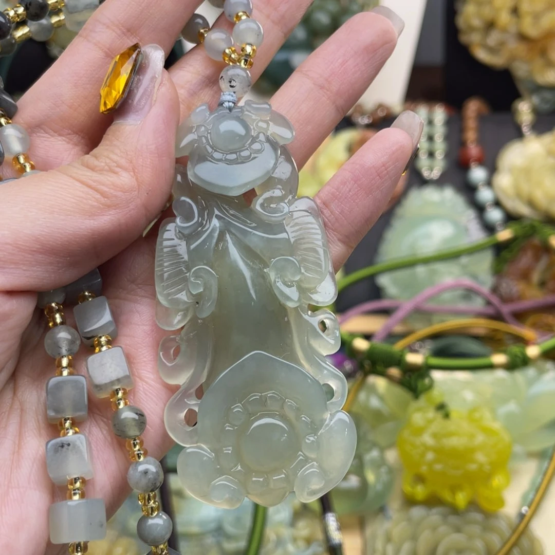 蛇纹石玉颈饰未镶嵌