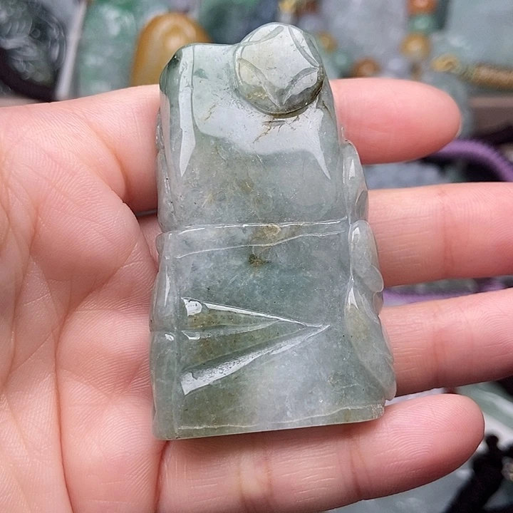 翡翠未镶嵌颈饰翡翠有微瑕