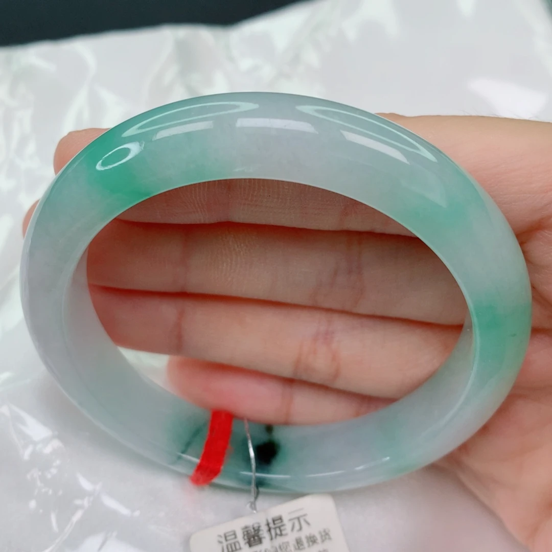 未镶嵌手镯翡翠56正圈，冰润飘绿，秀气细腻
