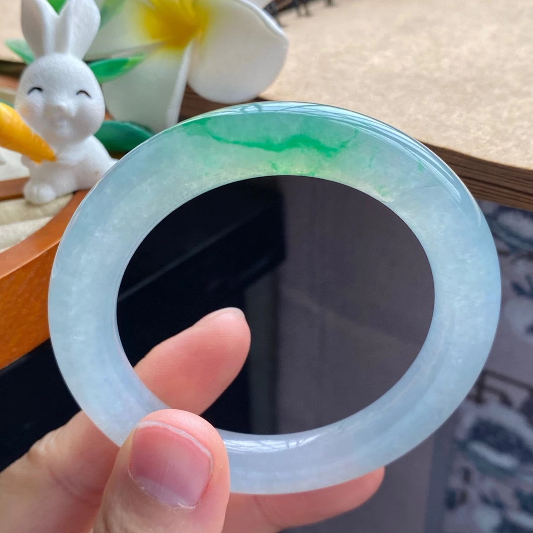 4.5批2693号手镯51.5-9.1-10冰飘阳绿圆条！色泽明亮鲜艳！