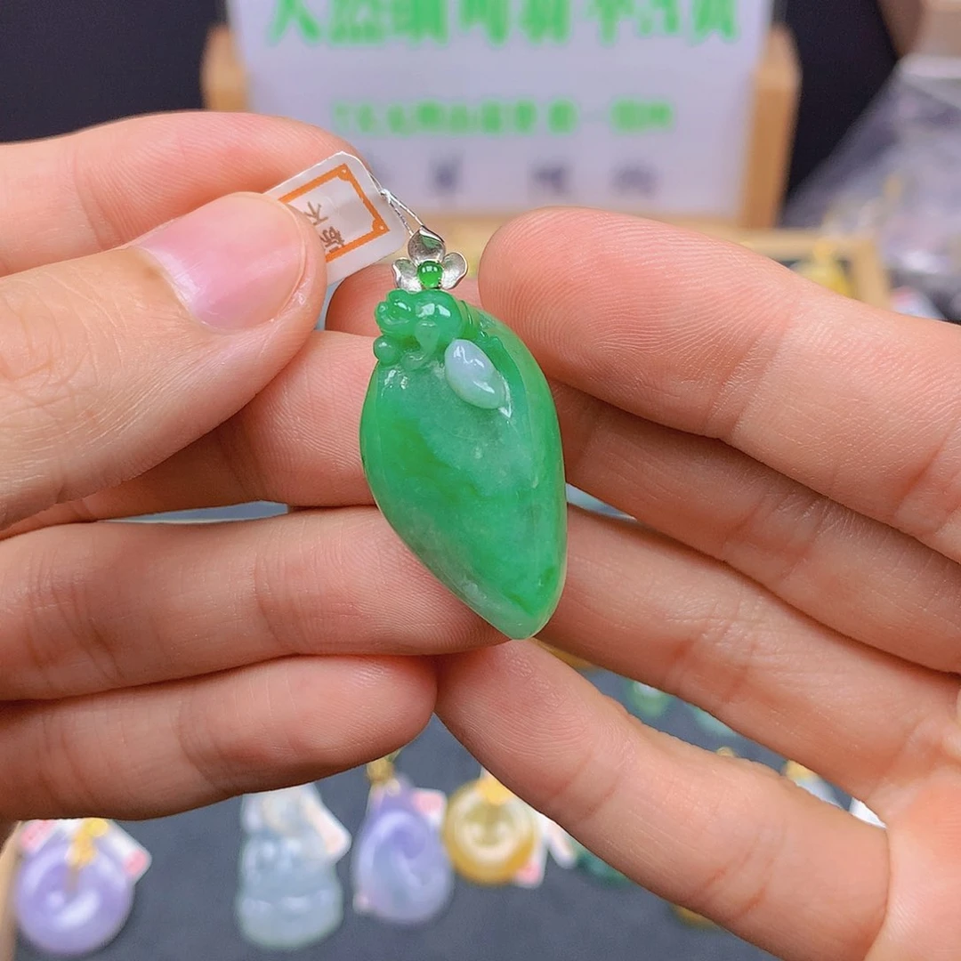 翡翠18K金镶嵌颈饰翡翠