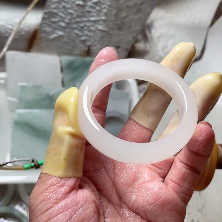 未镶嵌手镯石英质玉（天山翠）定制