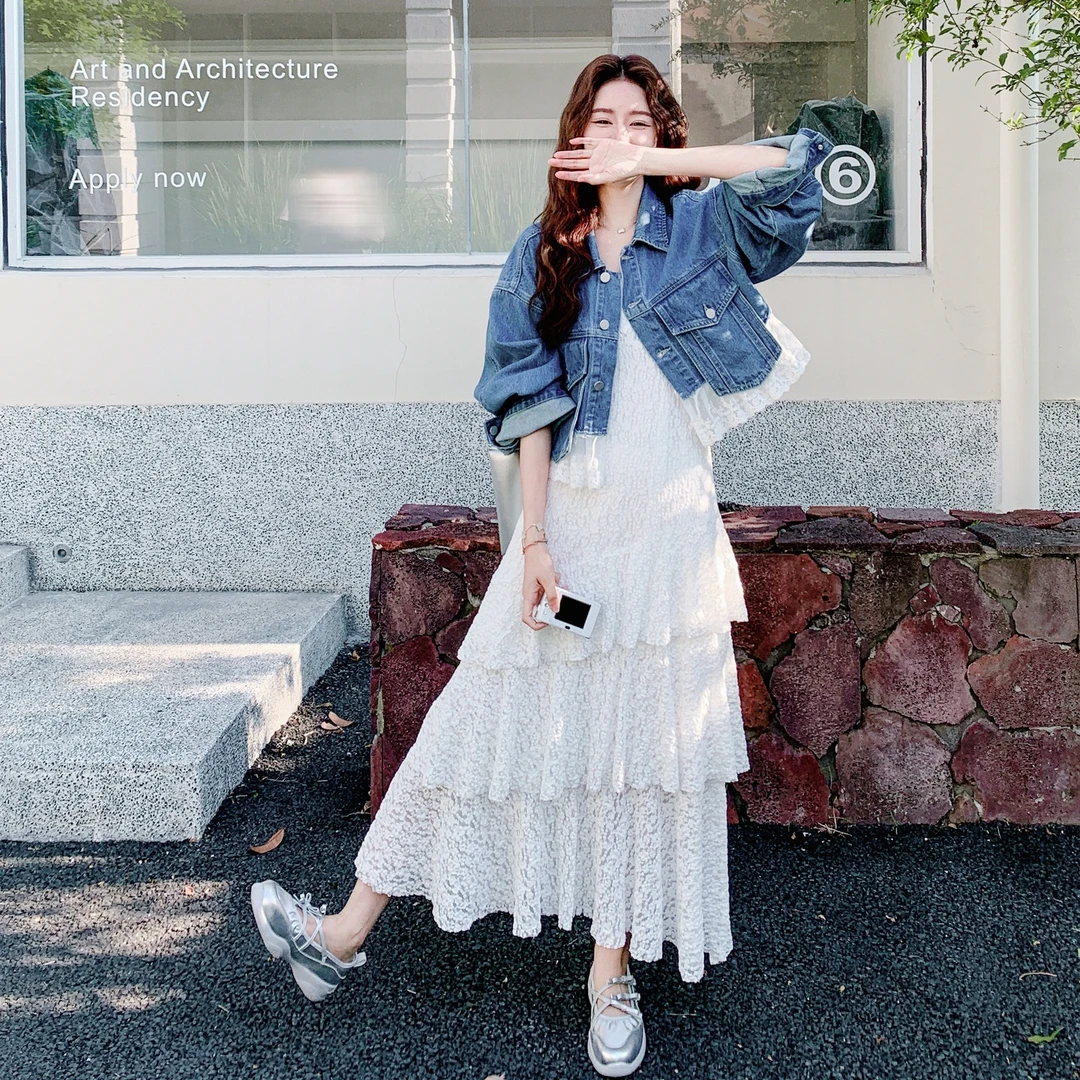 大方得体穿搭一整套蛋糕吊带裙套装女秋蕾丝拼接牛仔外套两件套