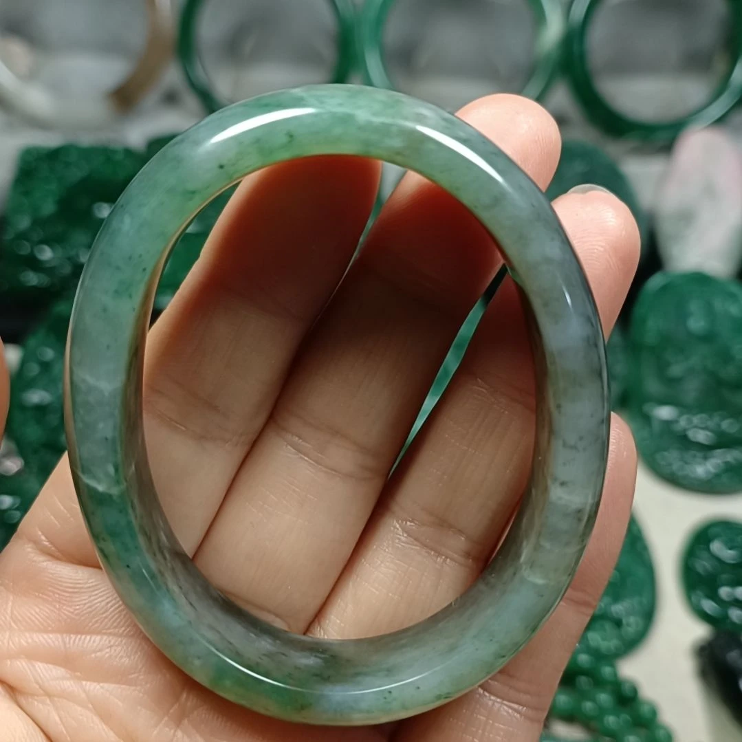 独山玉未镶嵌贵妃镯