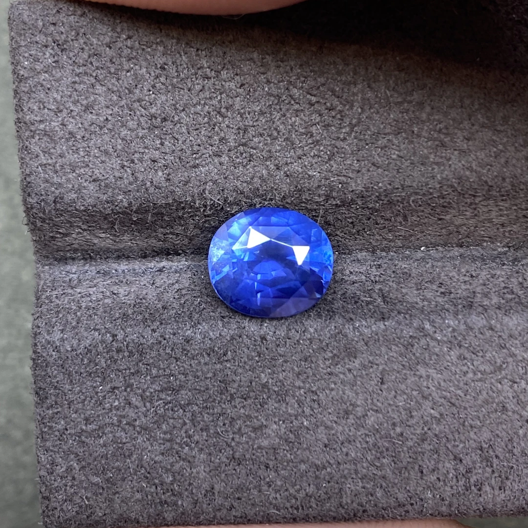 无烧丝绒矢车菊蓝宝石2.01ct吉尔德证全净无瑕干净代镶嵌颜色浓郁