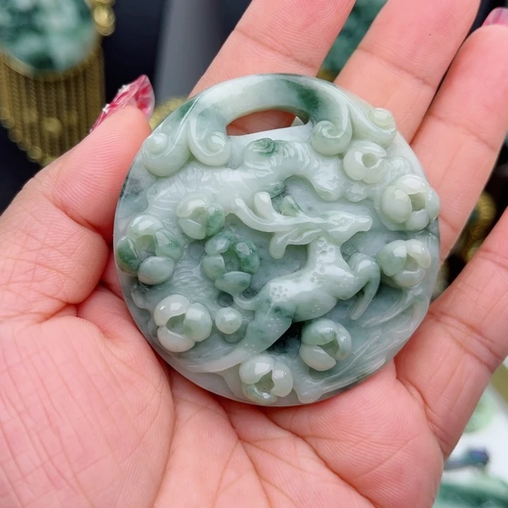 透闪石-蛇纹石玉未镶嵌颈饰?***?