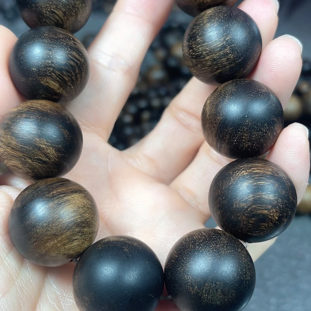 沉香手串白棋瘤疤