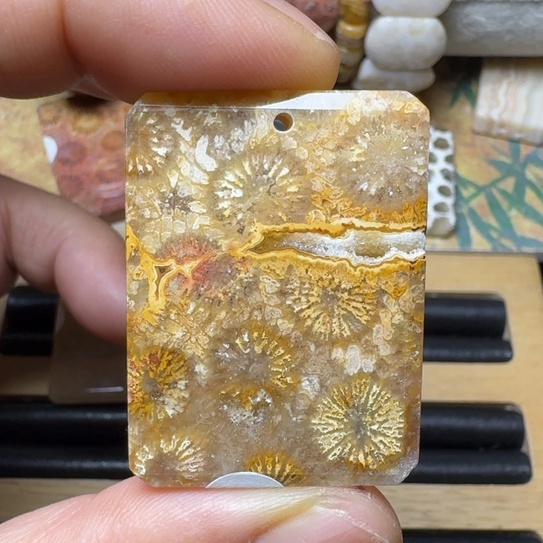 硅化玉手工牌 特色鲜明大峡谷 大花纹未镶嵌