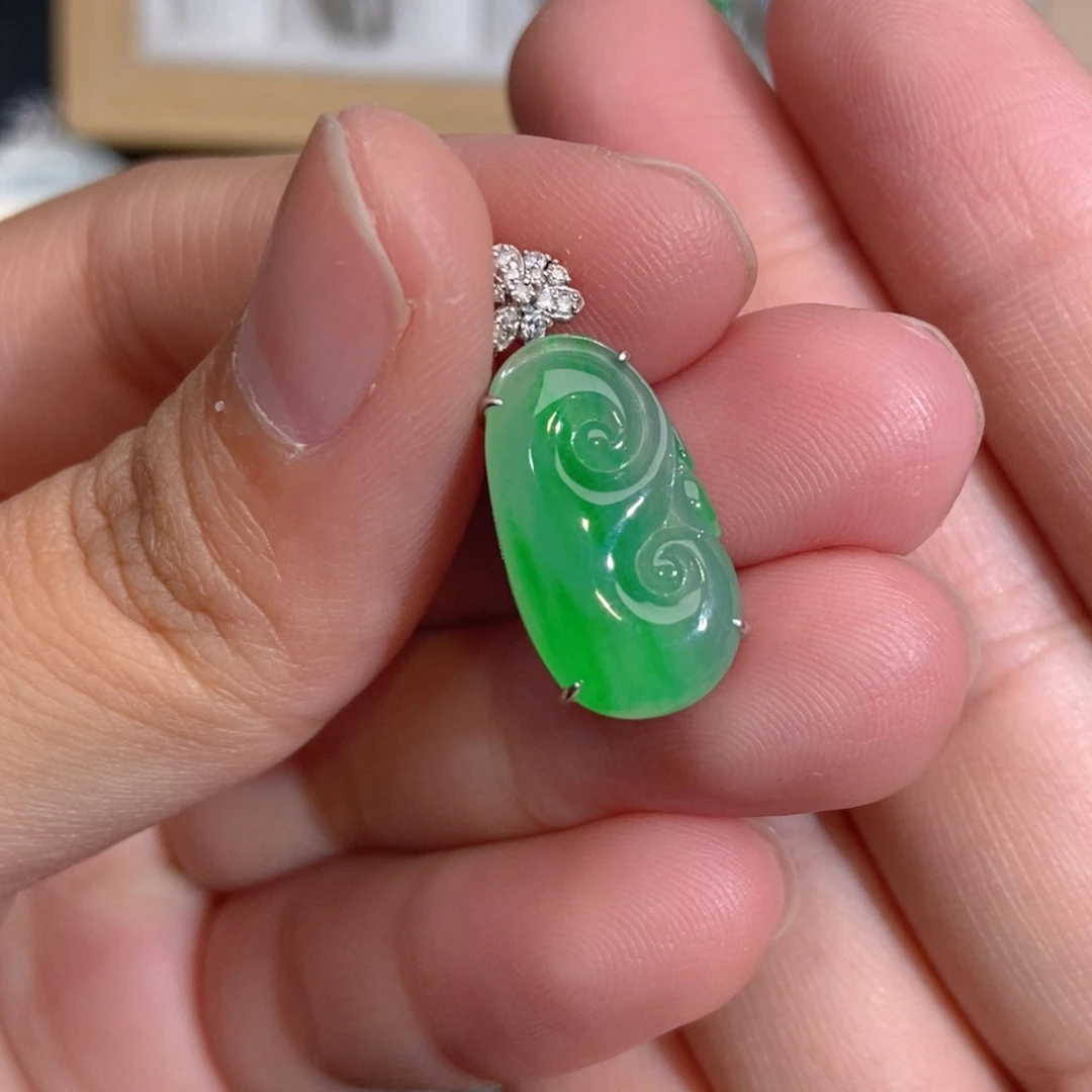 翡翠18K金镶嵌颈饰天然缅甸A货翡翠