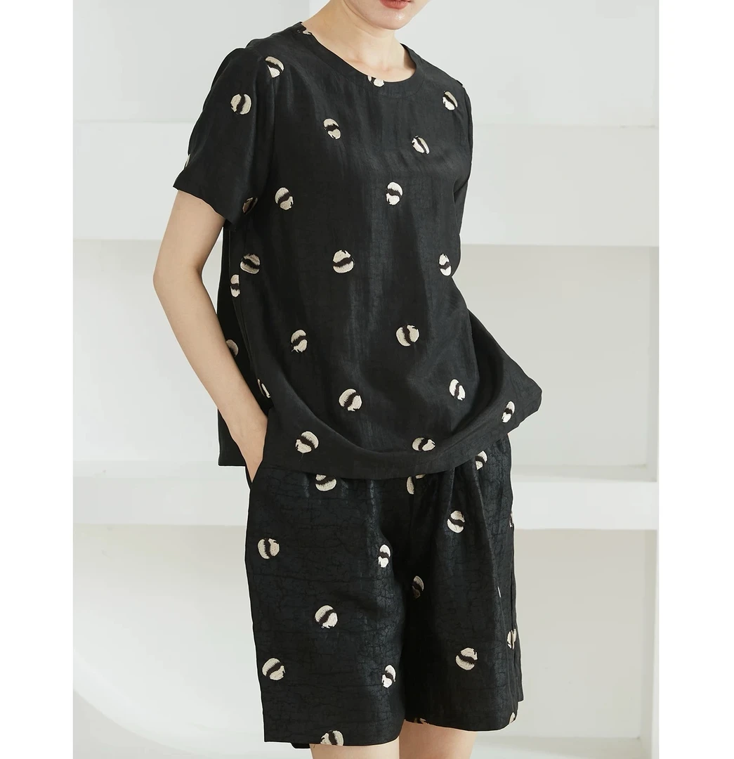 重工熊猫刺绣桑蚕丝香云纱龟纹套装