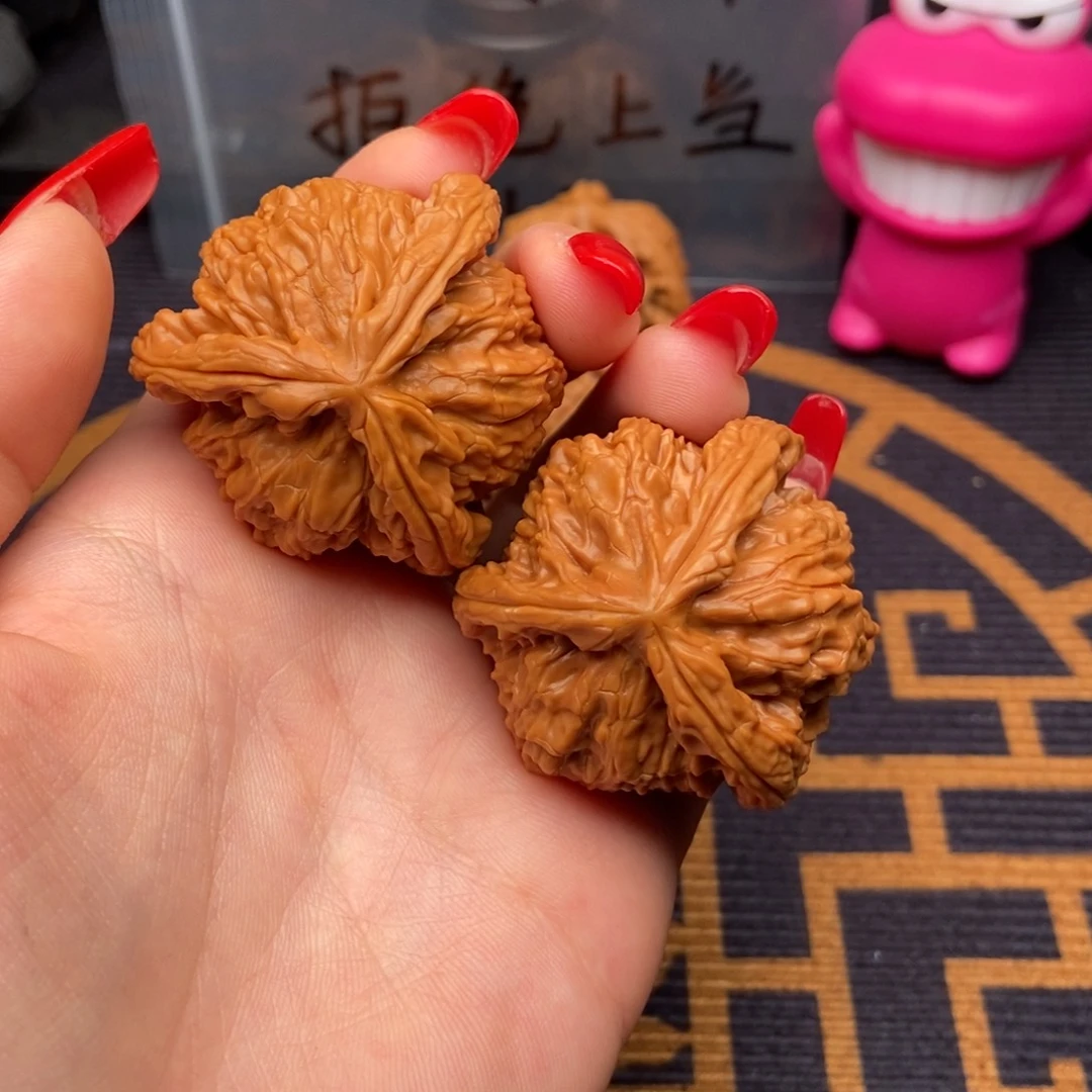 文玩核桃吊坠低****局白狮
