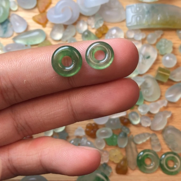 定制翡翠未镶嵌挂件