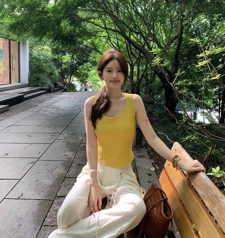 法式甜美黄色针织吊带背心女夏季2025新款外穿修身短款无袖上衣