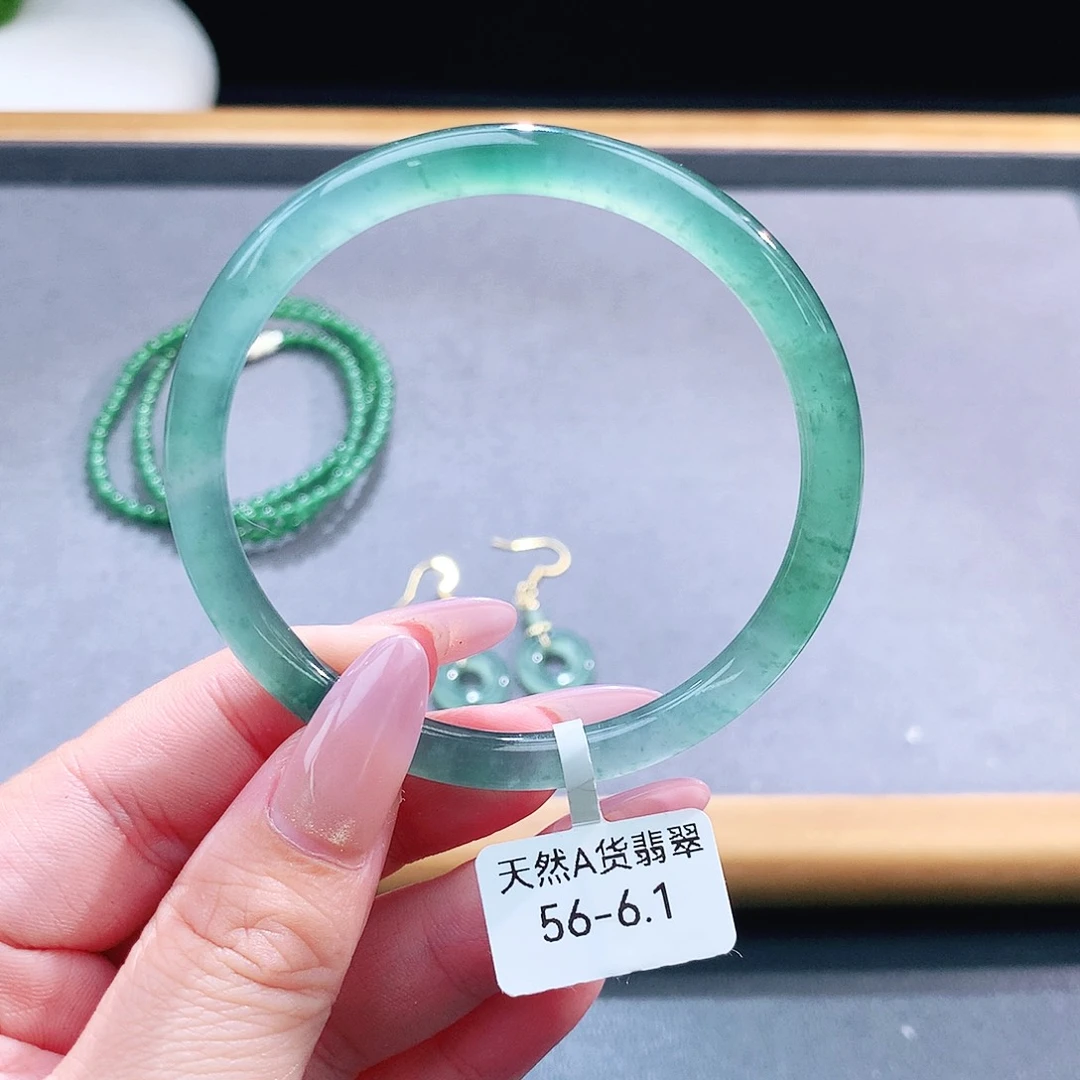 未镶嵌手镯（圆镯）翡翠