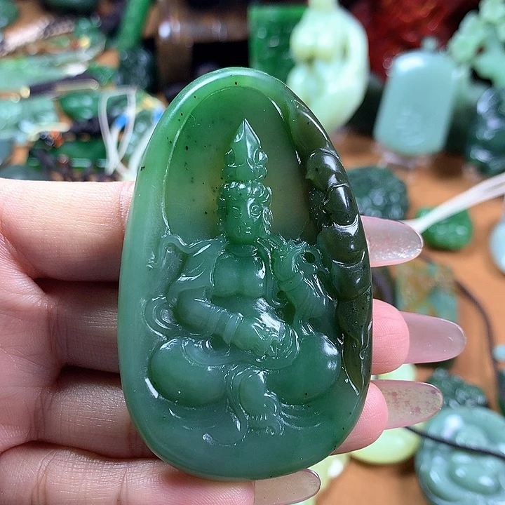 和田玉未镶嵌颈饰哥****尘