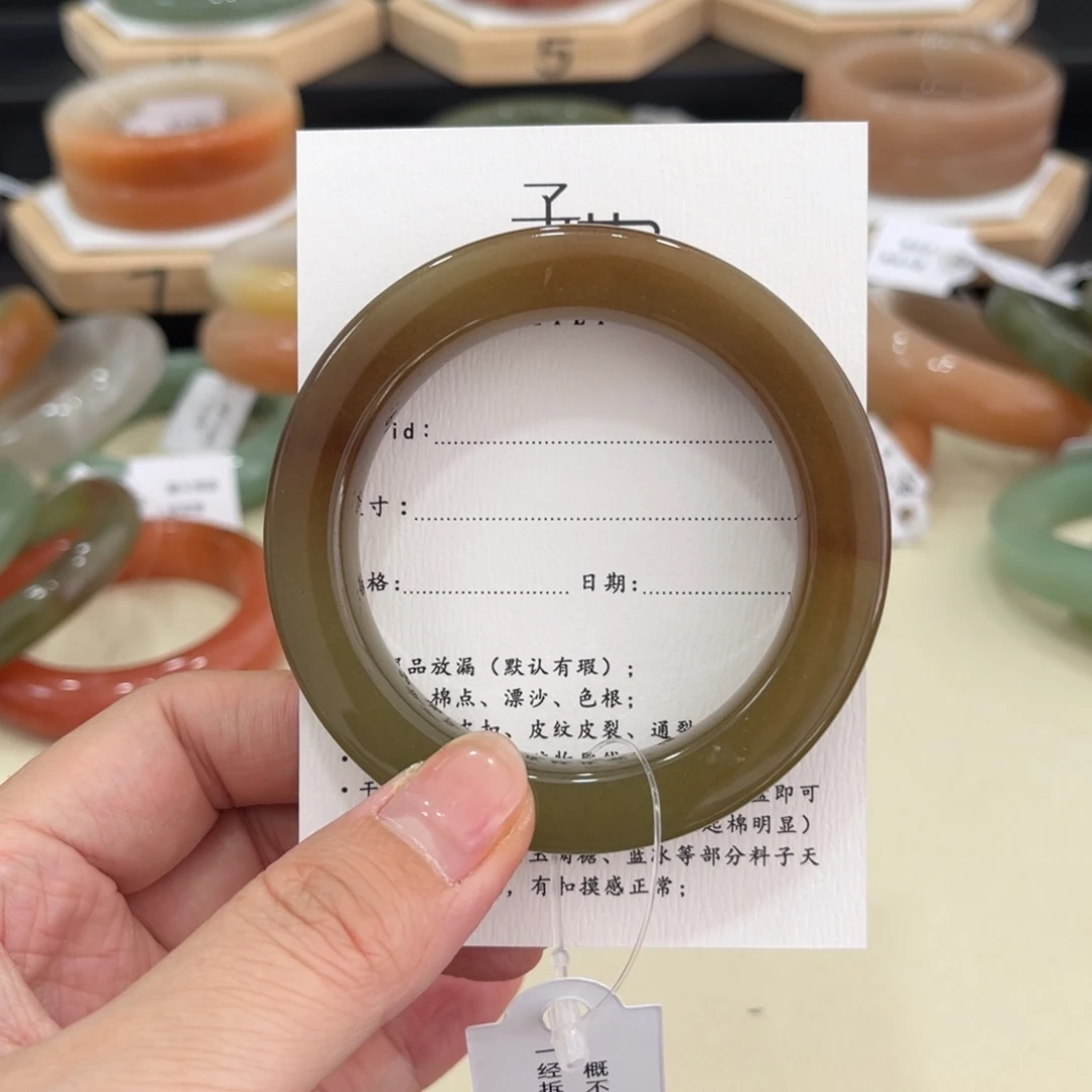 未镶嵌手镯石英质玉