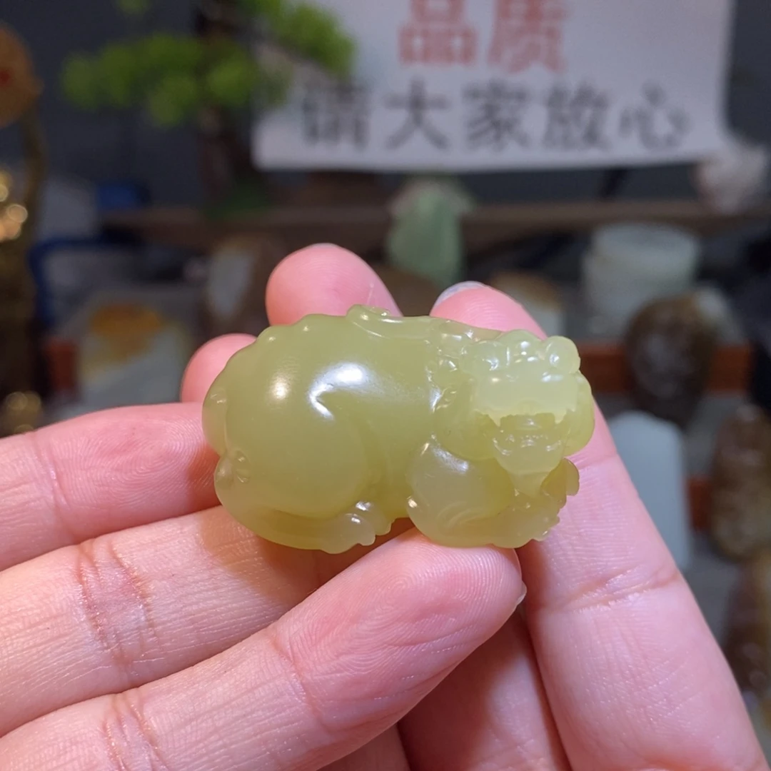 颈饰未镶嵌和田玉（黄玉）貔貅吊坠