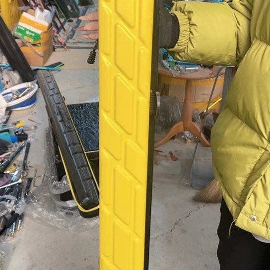 渔某圆硬壳杆包。