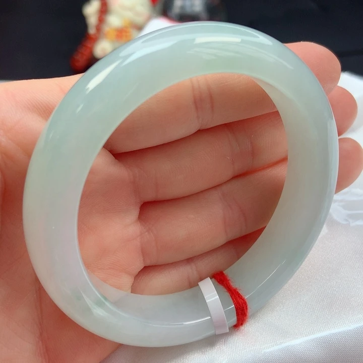 翡翠手镯未镶嵌56圈
