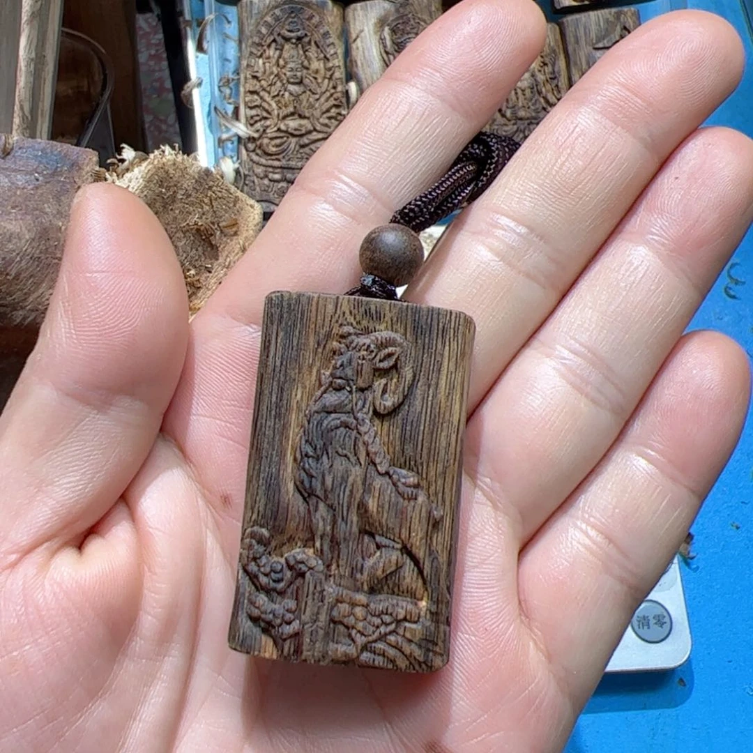 沉香吊坠白棋如来羊8克