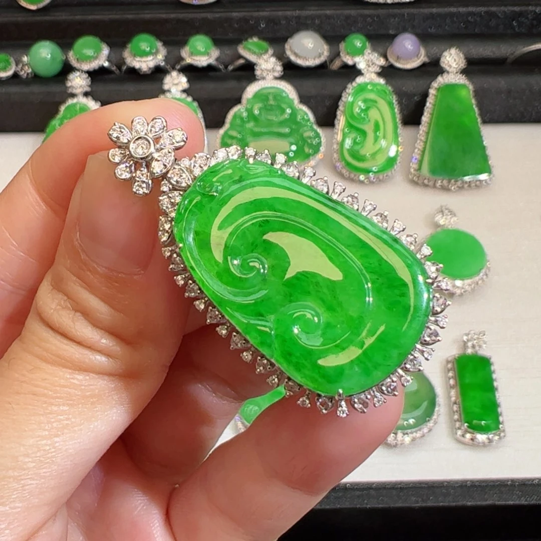 翡翠吊坠(不含链)18K金镶嵌