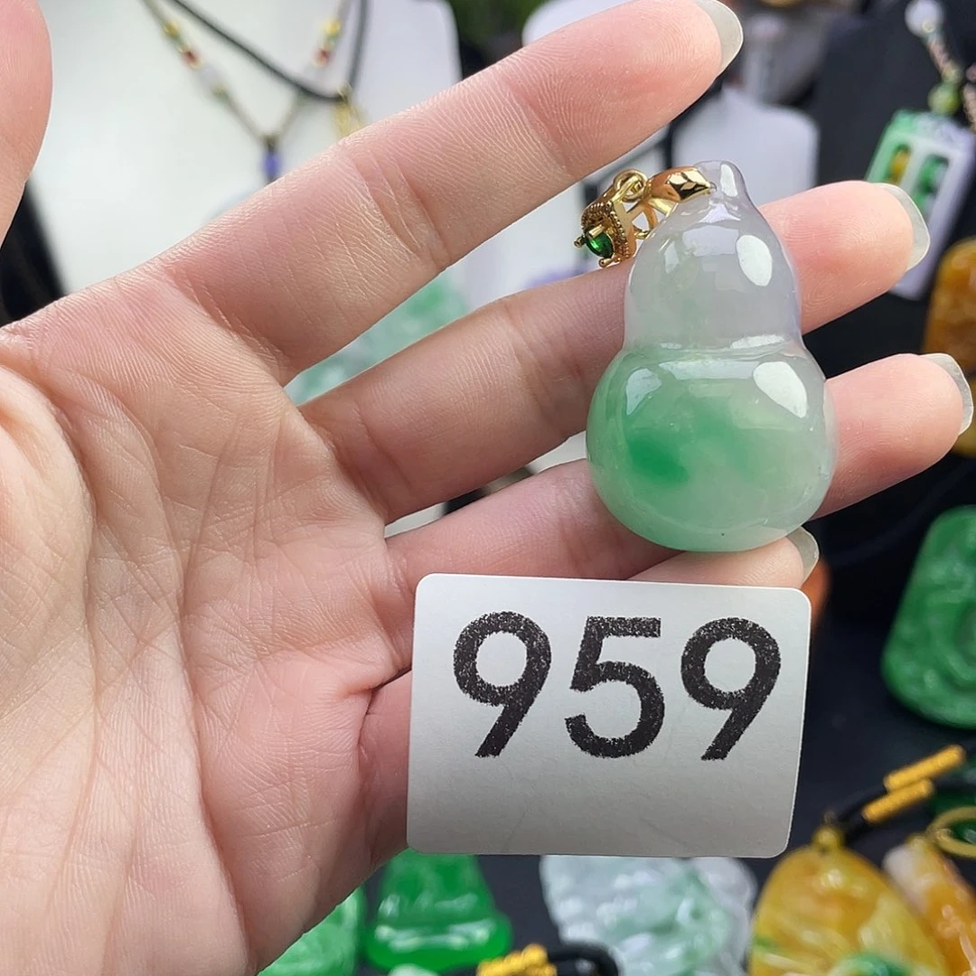 翡翠未镶嵌吊坠(赠链)