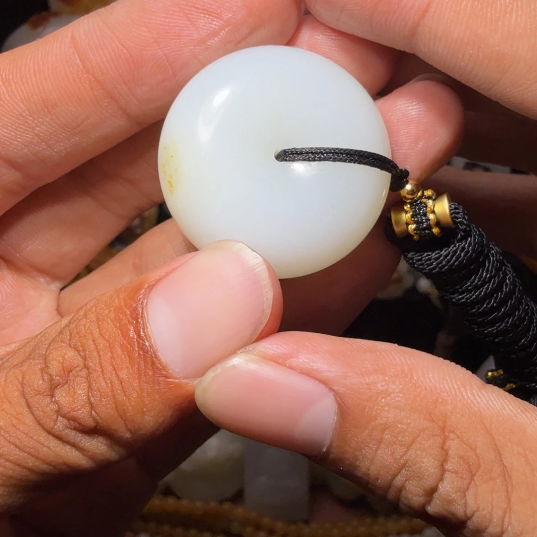 和田玉未镶嵌颈饰你****星