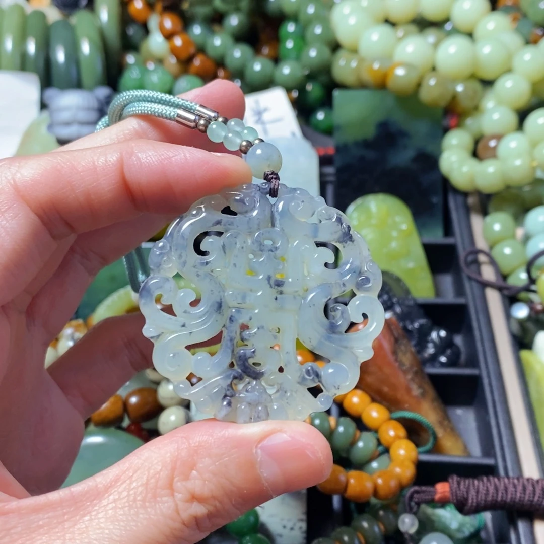 蛇纹石玉未镶嵌颈饰