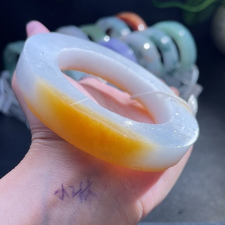 定制翡翠未镶嵌翡翠手镯