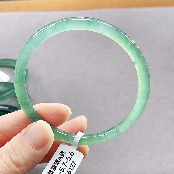 翡翠未镶嵌手镯（圆镯）