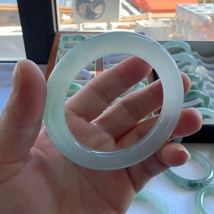 翡翠未镶嵌手镯糯冰