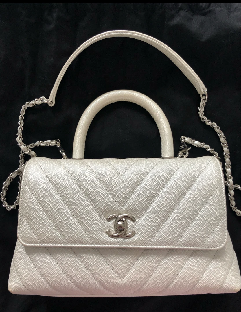 95新 Chanel/香奈儿 多多奢品/香奈儿荔枝牛珠光憨豆斜挎包/98新