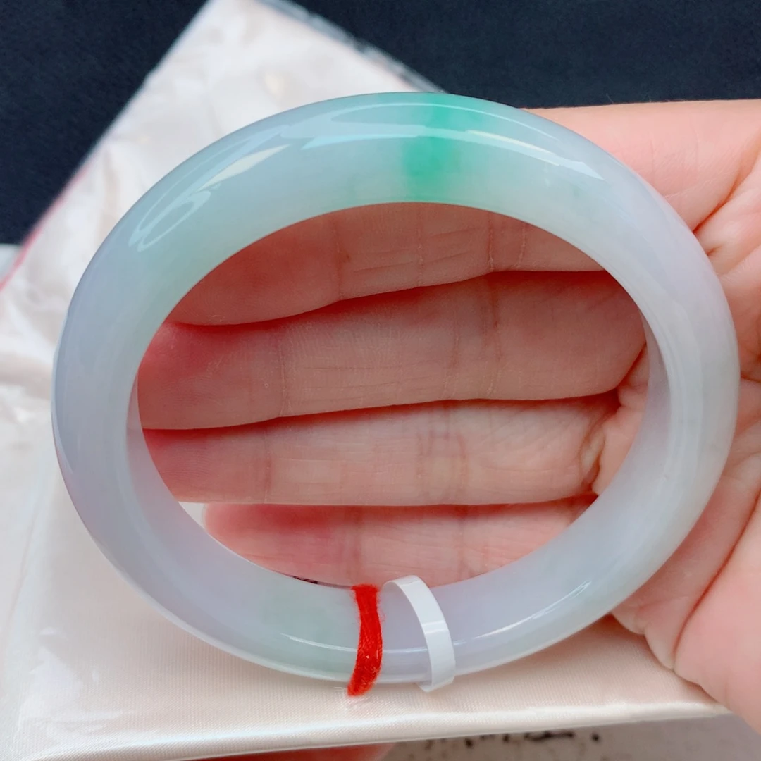 翡翠未镶嵌手镯58圈 细糯化淡春彩完整度高
