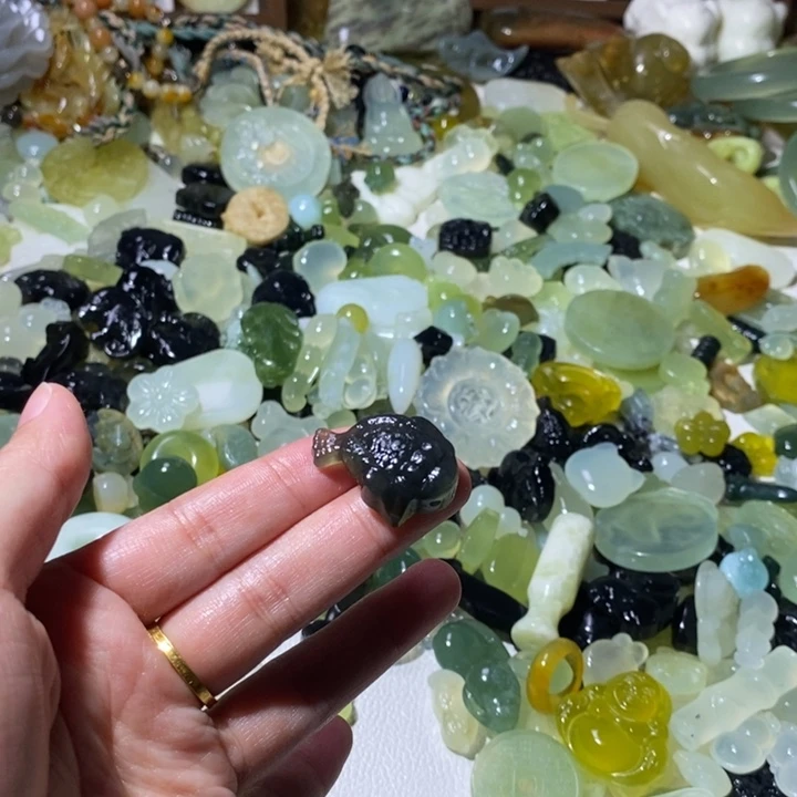 蛇纹石玉合金颈饰