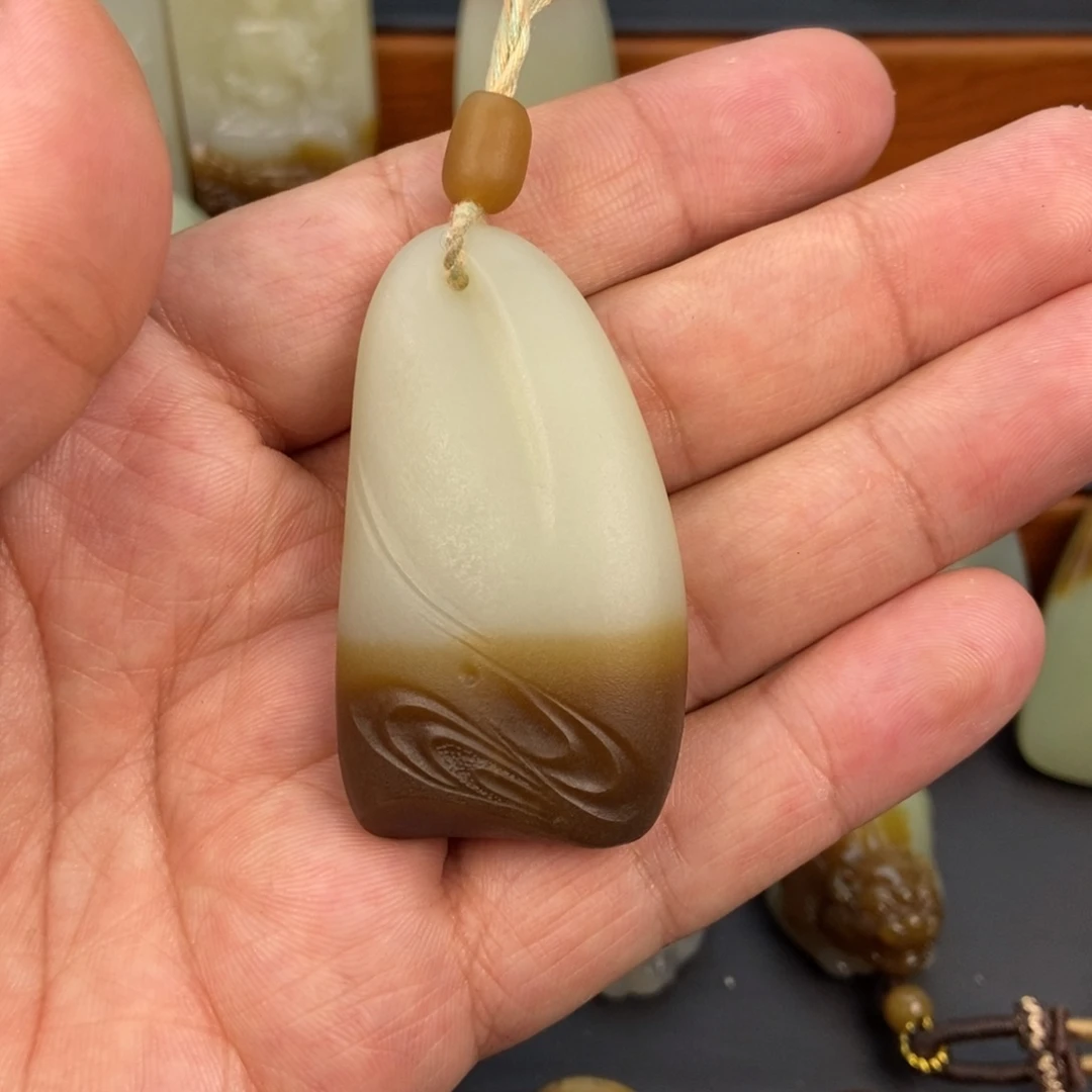 和田玉（糖玉）未镶嵌颈饰萧**琴